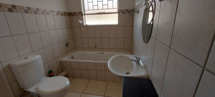 To Let 3 Bedroom Property for Rent in Roodewal Free State